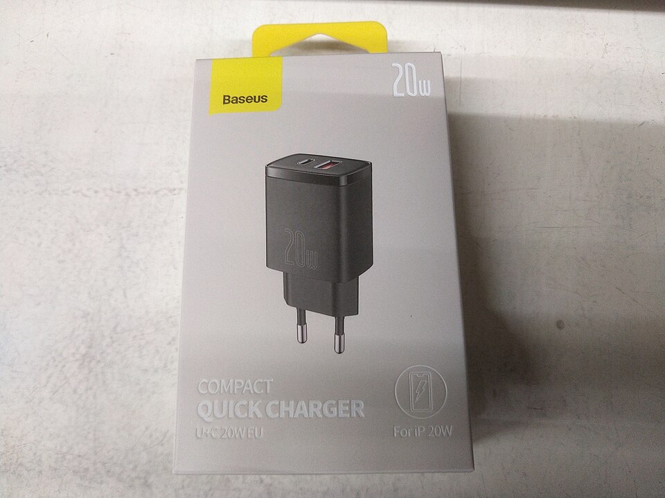 USB-Ladegerät als Symbolbild; gezeigt wird Baseus CCCP20UE, nicht Anker oder UGREEN